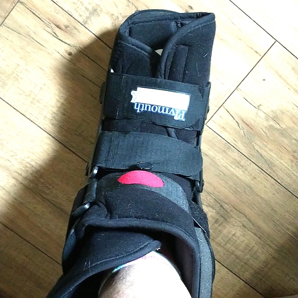 Medium Short Walking Boot, Unisex - Picture 2 of 9